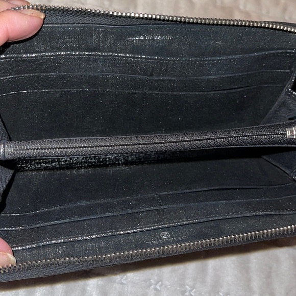 Pre-love Chanel wallet great condition has some wear look at video n pictures. - Picture 5 of 13